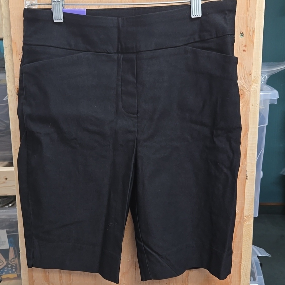 Hilary Radley Size 4 Black Pull On Bermuda Style Dress Short
